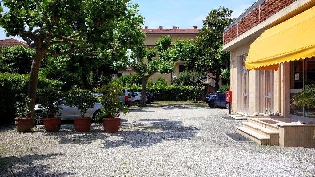 Hotel Giulia Marina di Massa Exterior photo